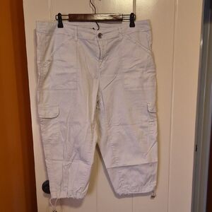 Time and Tru White Capris